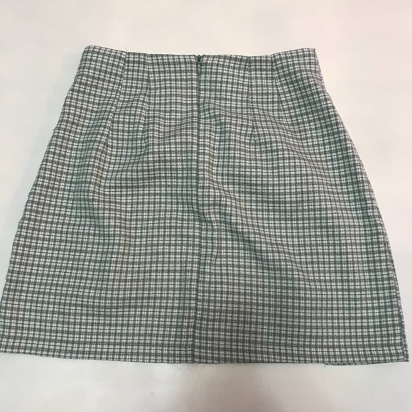 Plaid Green Skirt with 2 Slits - Picture 3 of 3
